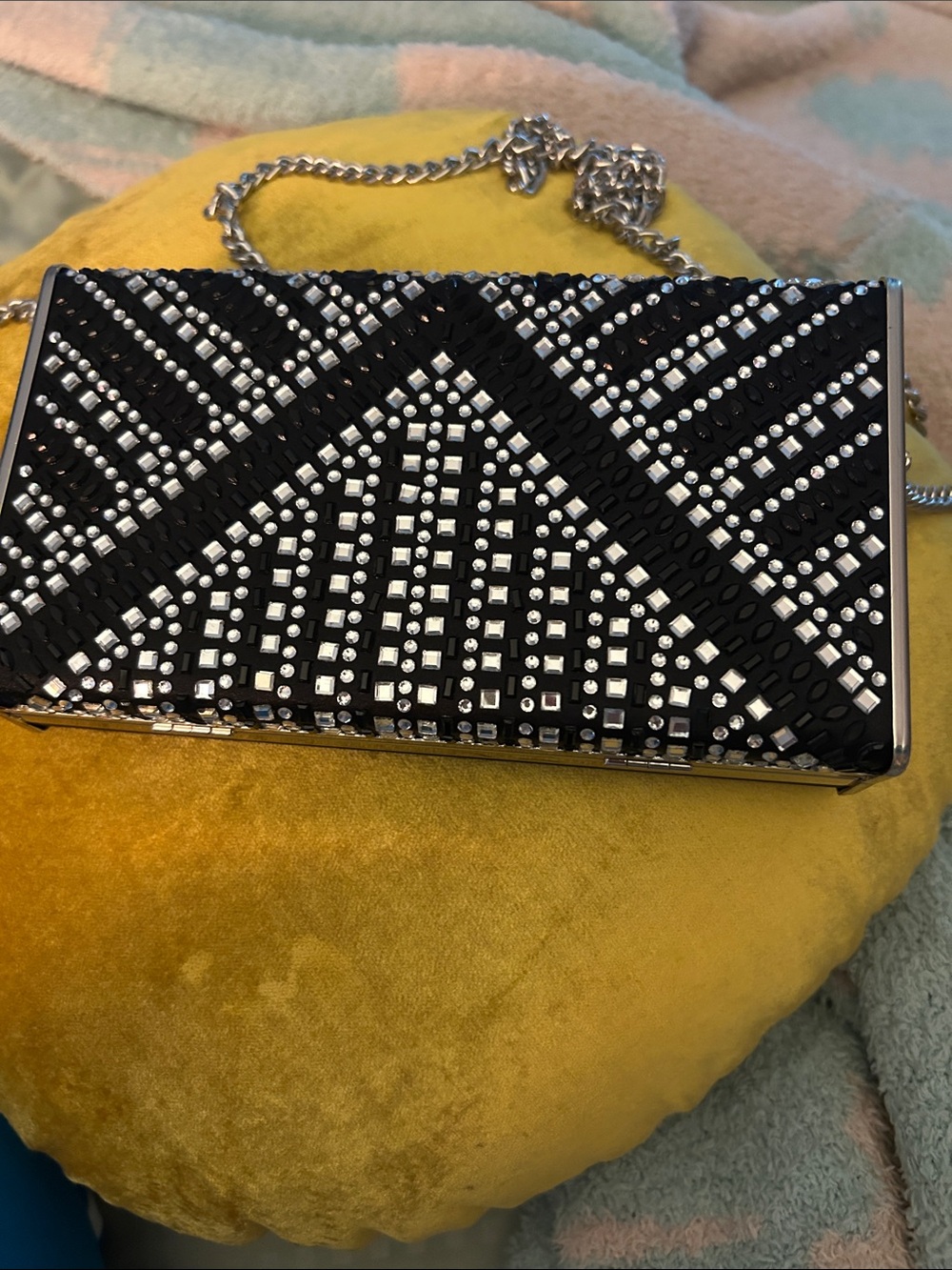 Bagdley  Mischka

Crystal Studded Black Evening Clutch with Chain Strap